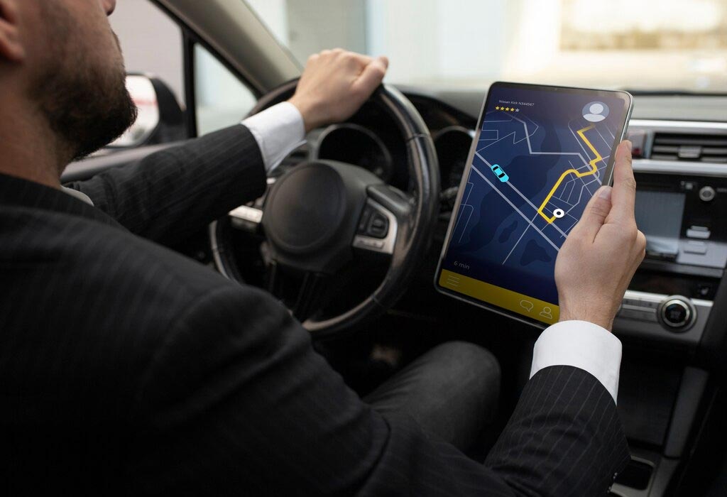 Smart-Technology-in-Car-Recovery_How-Apps-and-GPS-Improve-Response-in-London-001
